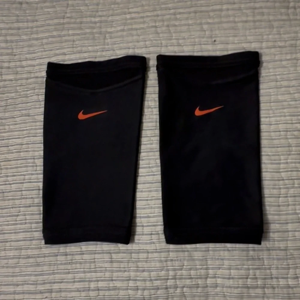 Nike Black knee sleeves with Orange Swoosh - Picture 6 of 7